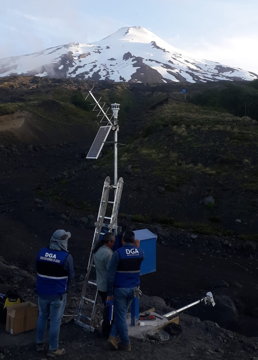 DGA Araucanía instala tres estaciones de alerta temprana en las faldas del volcán Villarrica 