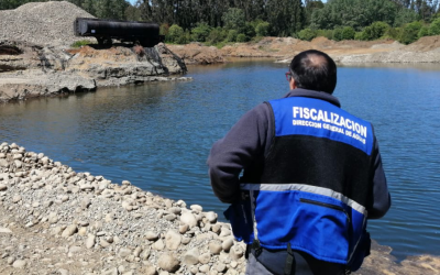DGA Los Ríos fiscaliza a empresa de extracción de áridos en Mariquina con apoyo de Carabineros