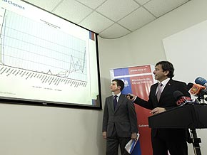 Ministro Golborne informa que nivel de embalses en marzo llega a un tercio de su capacidad