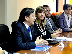 Ministro Golborne anuncia planta desaladora y mesa de trabajo para implementar soluciones a la crisis en Copiapó