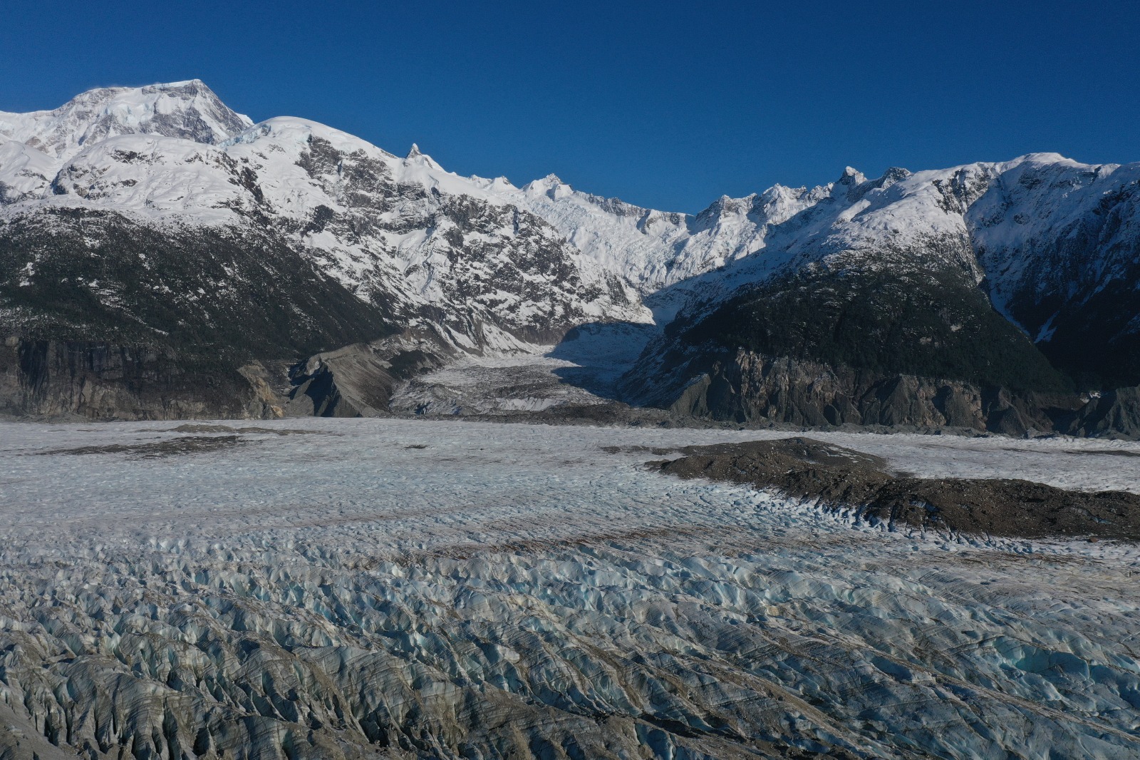 DGA ejecutará programa de monitoreo y obras de infraestructura en glaciar Exploradores en Aysén