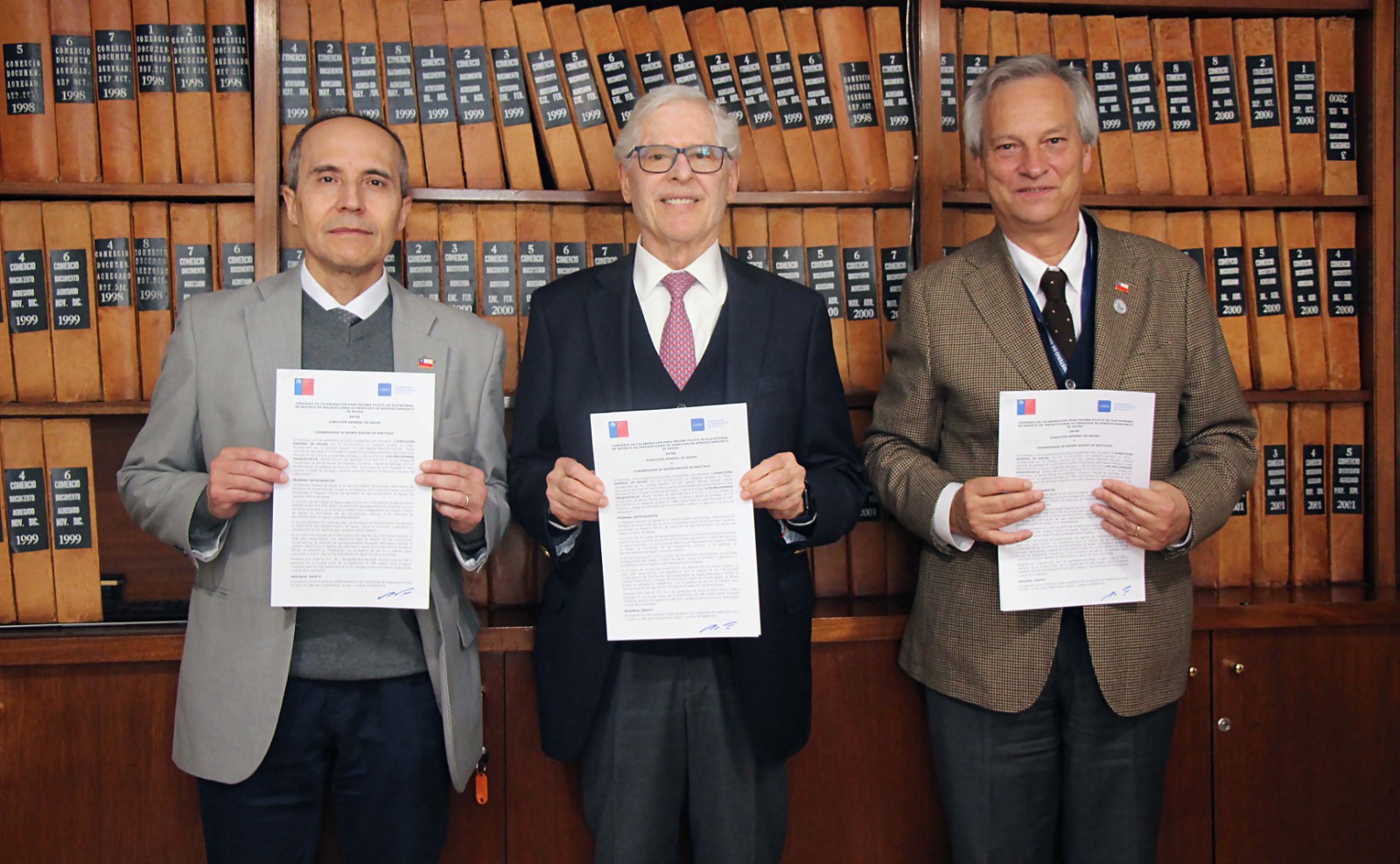 DGA y Conservador de Bienes Raíces de Santiago firman convenio que digitaliza traspaso de información para el Catastro Público de Aguas